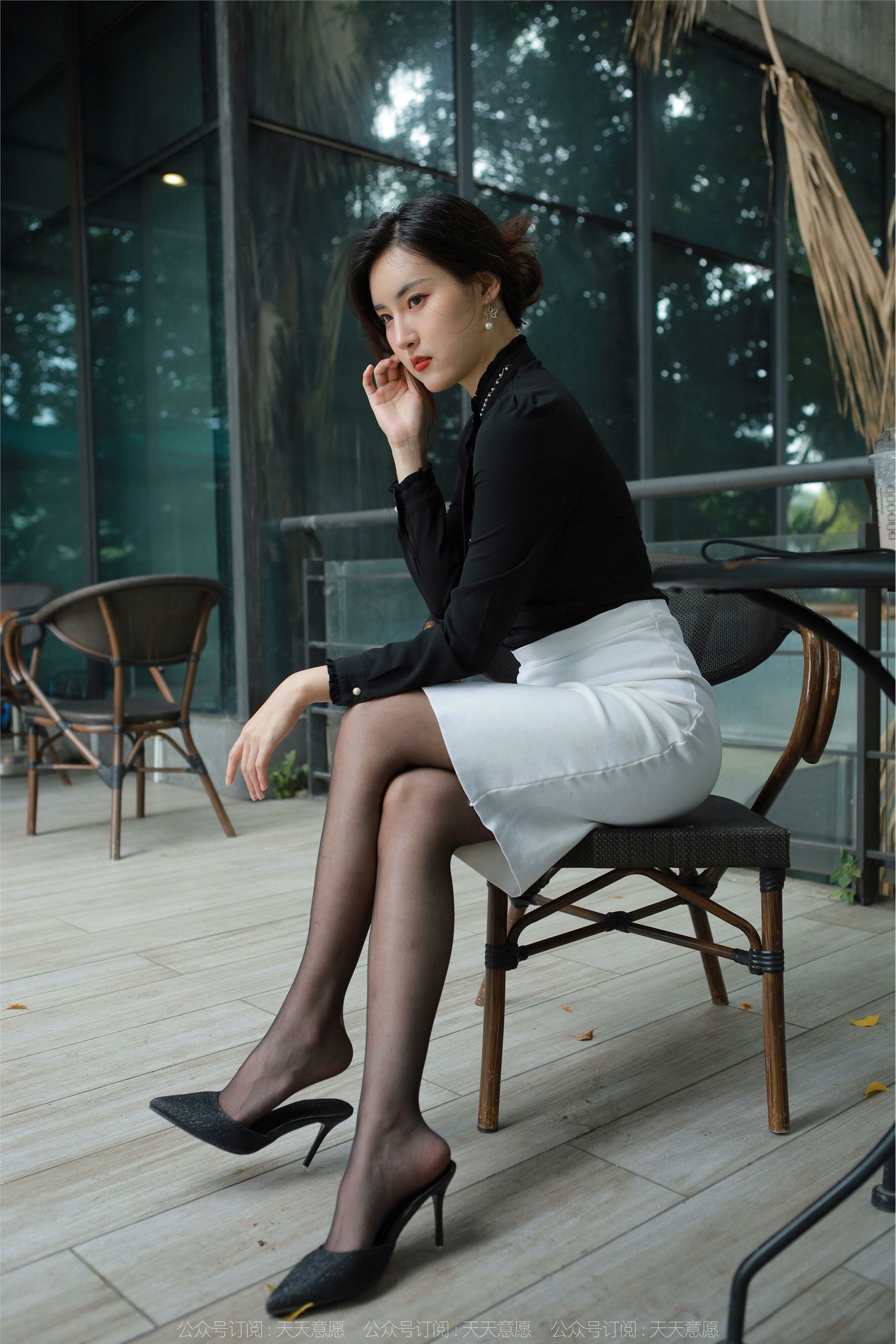 IESS异思趣向  2022.05.15 丝享家 1089：小宝《黑丝黑衬衣》